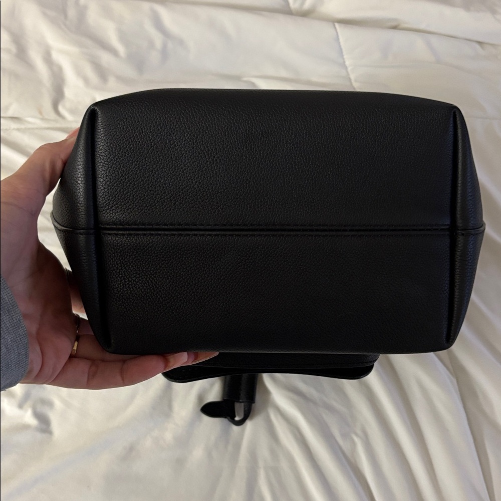 Louis Vuitton Lock Me Bucket bag - Picture 12 of 14